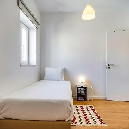 Charming 4 Bedroom In Anjos Apartment *