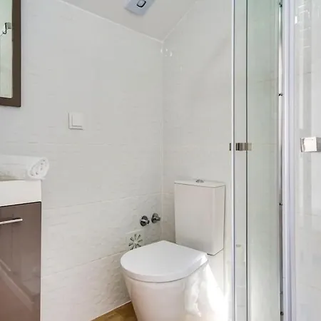 Apartment Charming 4 Bedroom In Anjos