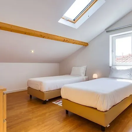 Charming 4 Bedroom In Anjos リスボン