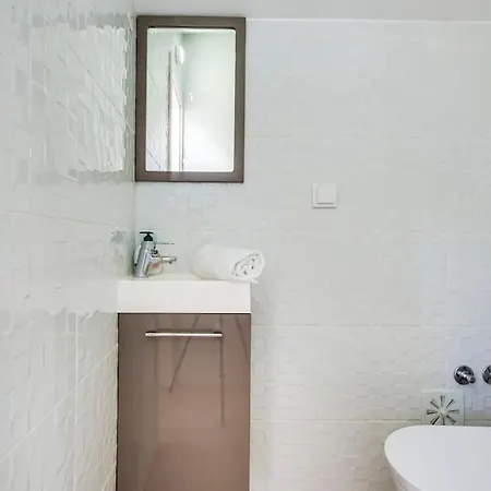 Charming 4 Bedroom In Anjos アパート